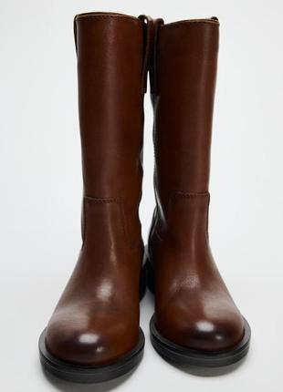 Шкіряні черевики із широкою халявою