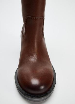 Шкіряні черевики із широкою халявою