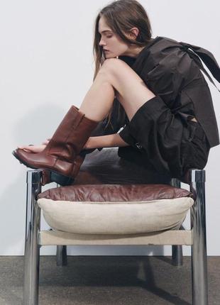 Шкіряні черевики із широкою халявою