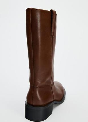 Шкіряні черевики із широкою халявою