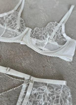 Невероятно красивый комплект белья