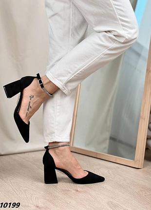 Класичні туфлі з ремінцем широкий каблук