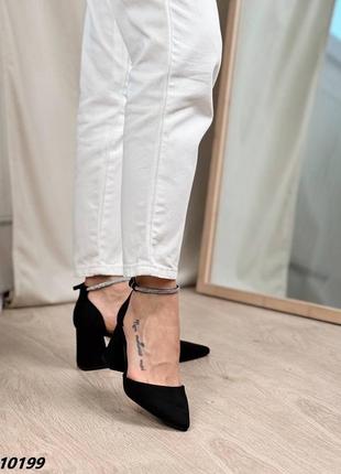 Класичні туфлі з ремінцем широкий каблук