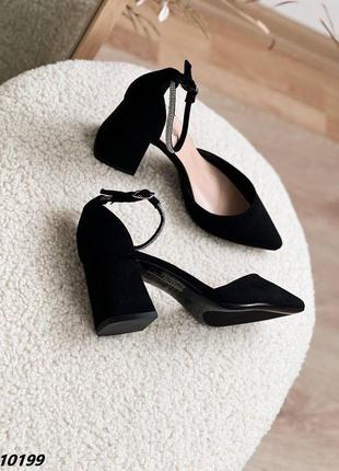 Класичні туфлі з ремінцем широкий каблук