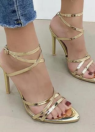 Изящные аккуратные золотистые блестящие босоножки 4th reckless 39