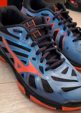 Кроссовки волейбольные mizuno wave. р38.5