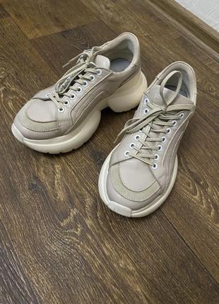 Классные кожаные кроссовки на платформе2 фото