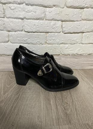 Туфлі лакована шкіра moda in pelle 40р