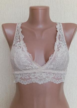 Ніжний нюдовий бюстгальтер без кісточок.