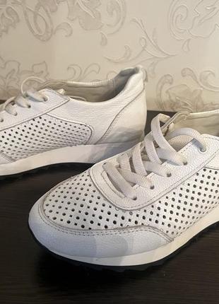 Кроссовки р.37 кожа