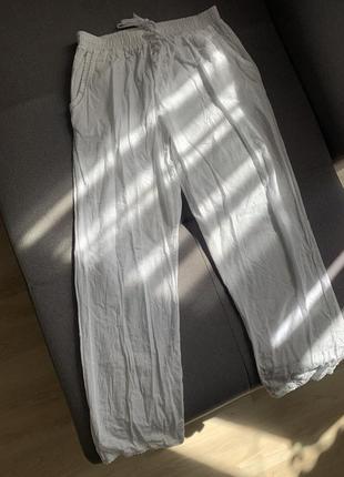 Белые пижамные брюки в пупырке7 фото