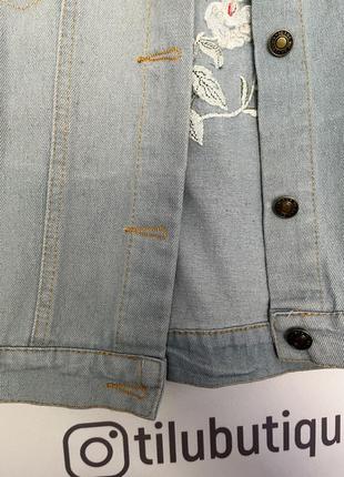 Джинсовый пиджак с вышивкой4 фото