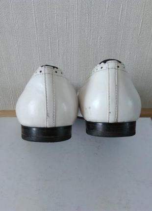 Стильные чёрно-белые кожаные туфли лодочки2 фото