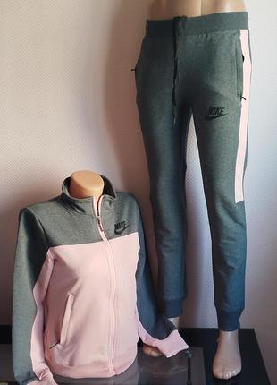 Женский спортивный костюм nike