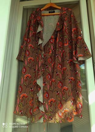 Гарна сукня -халат на запах з воланами і поясом1 фото