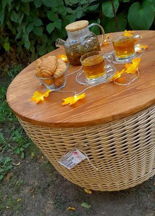 Столик з штучного ротангу ручної роботи )