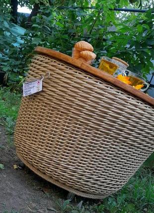 Столик з штучного ротангу ручної роботи )