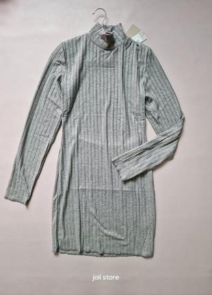 Плаття коротке сіре в рубчик з відкритою спинкою2 фото
