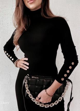 Стильне,актуальне,плаття,в рубчик,чорне,з довгим рукавом,декор на рукавах,з золотими гудзиками ,під горло,міді