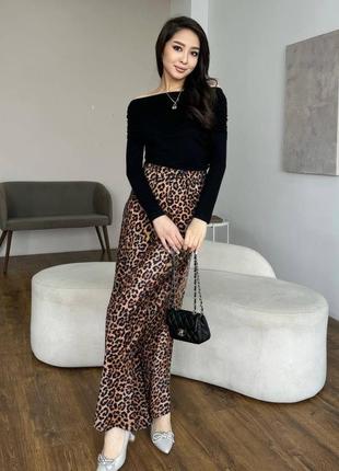 Женская атласная длинная юбка леопардовая6 фото