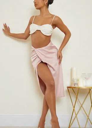 Атласна блідо-рожева спідниця, розмір м,  prettylittlething