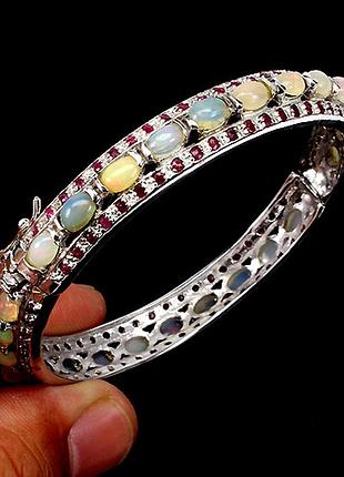 Серебряный браслет с натуральными опалами и рубинами