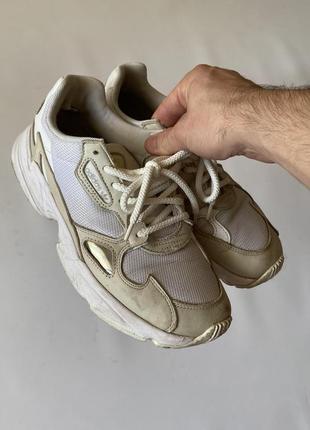 Кроссовки adidas массивные