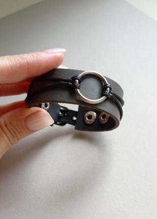 Кожаный черный браслет