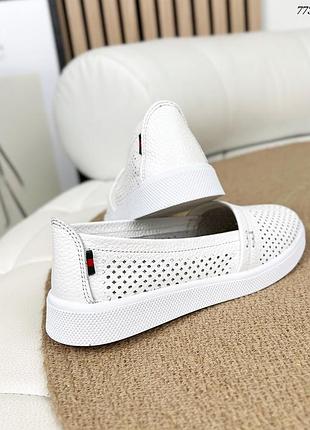 Кожаные мокасины с сквозной перфорацией