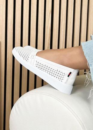 Кожаные мокасины с сквозной перфорацией