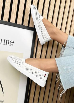 Кожаные мокасины с сквозной перфорацией