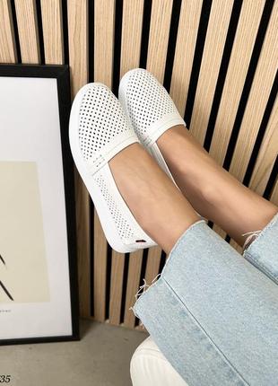 Кожаные мокасины с сквозной перфорацией