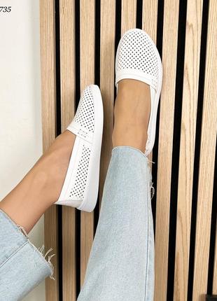 Кожаные мокасины с сквозной перфорацией