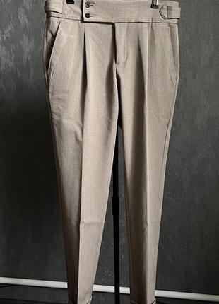 Чоловічі брюки гурка світлого кольору