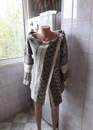 Теплая кофта/ кардиган, в составе шерсть . идет на s/m. состояние отличное