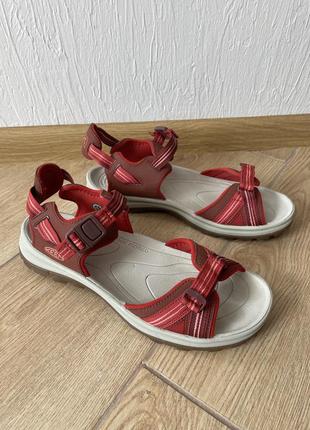 Фірмові босоніжки від keen 39