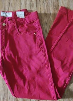 Джинсы стрейчевые на девушку-подростке