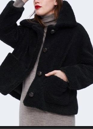 Черная укороченая шубка теди акцентные пуговицы зара