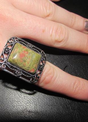 Винтажный стиль - прямоугольное кольцо с камнем унакит, 31822 фото