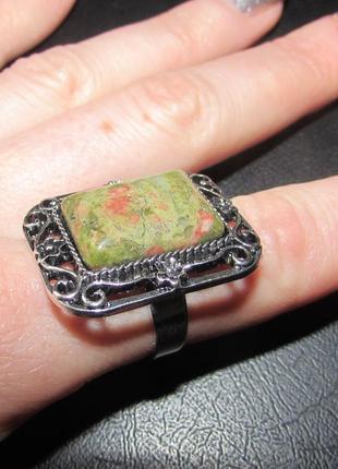 Винтажный стиль - прямоугольное кольцо с камнем унакит, 31823 фото
