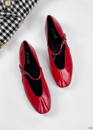 Червоні лаковані жіночі туфлі балетки жіночі класичні туфлі балетки