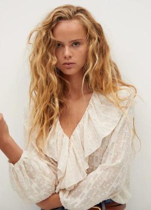 Красивая молочная блуза mango