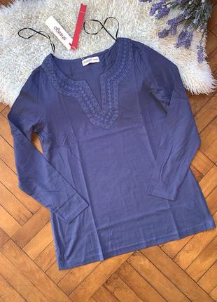 Трикотажний реглан з вишивкою по горловині