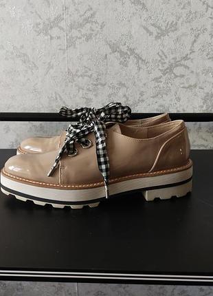 Жіночі туфлі zara