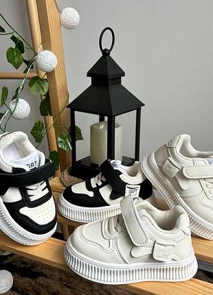 Дитячі кросівки