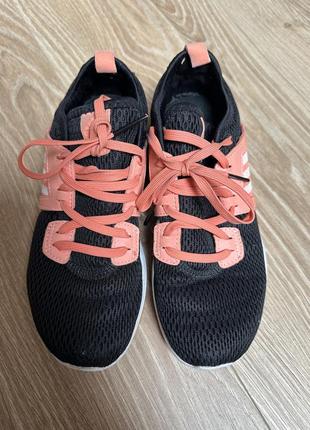 Спортивные кроссовки adidas