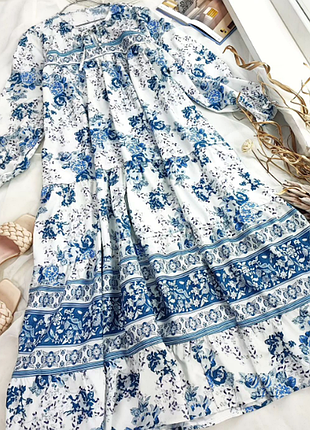 Ярусна сукня вільного крою в блакитний квітковий принт