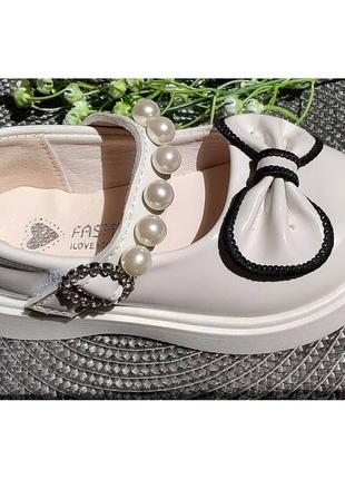 Лаковані туфлі для дівчаток necklace білі5 фото