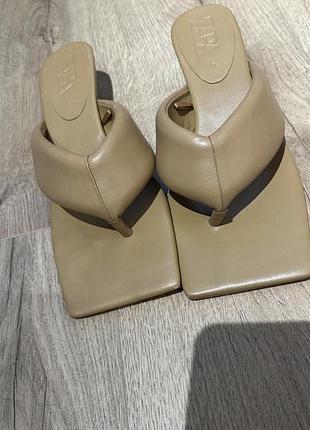 Бежевые мюли zara
