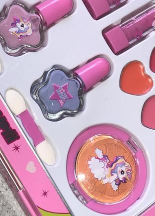 Декоративна косметика в металевому кейсі дитячий набір для макіяжу подарунковий б'юті...